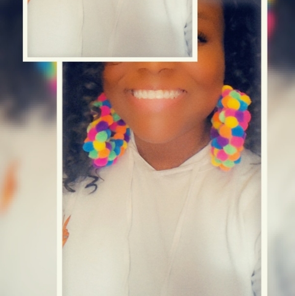 Pom pom bomb earrings - Picture 4 of 4